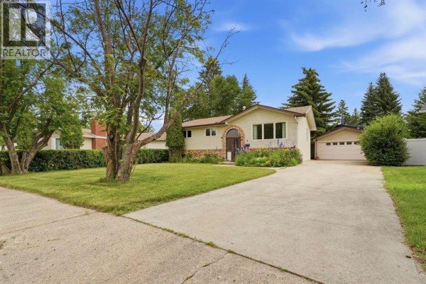 9 Stirling Close, Red Deer, AB, photo 2