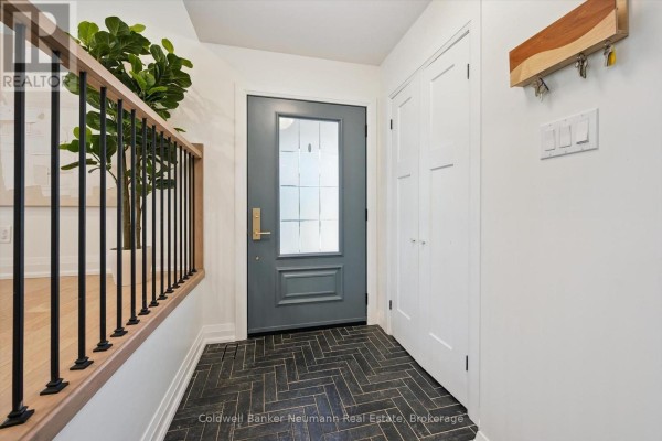 Bathroom - 9 Sunrise Court, Guelph, ON N1K1J3 Photo 5