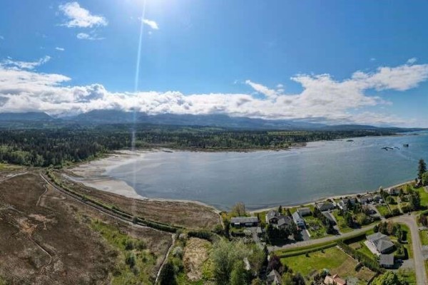 9 Tozer Rd, Fanny Bay, BC V0R1W0 Photo 5