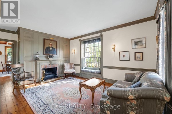 Family room - 9 Turner Street, Georgina, ON L4P3C8 Photo 5