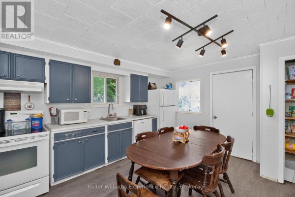 Bedroom - 9 Wolfe Street, Penetanguishene, ON L9M1B9 Photo 5