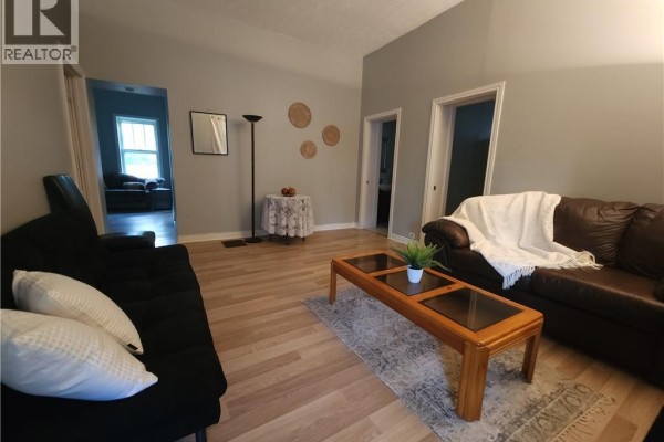 9 Woodland Avenue, St  Catharines, ON, photo 3