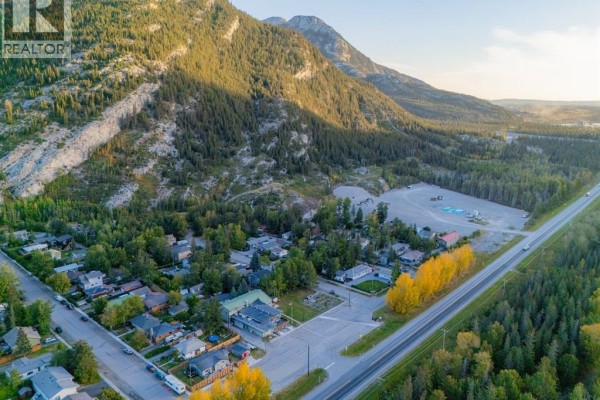 9 Yamnuska Place, Exshaw, AB, photo 2