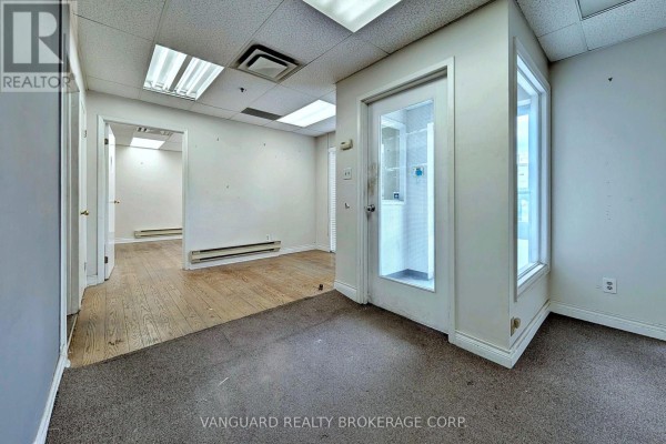 90-92 Martin Ross Avenue, Toronto, ON M3J2L4 Photo 4