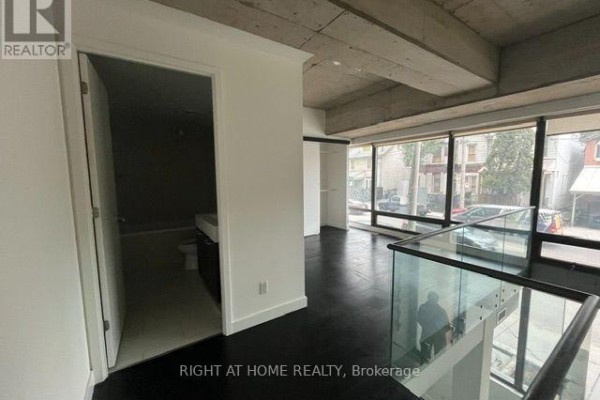 90 Broadview Avenue, Toronto, ON M4M0A7 Photo 4