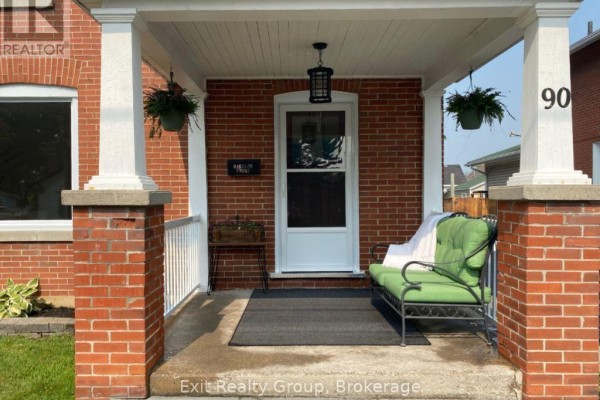 90 Byron Street, Quinte West, ON, photo 2
