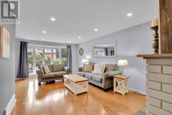 90 Chesterton Drive, Ottawa, ON, photo 2