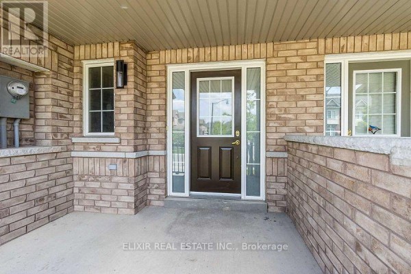 Kitchen - 90 Delport Close, Brampton, ON L6P1V2 Photo 3