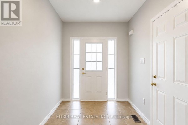 Primary Bedroom - 90 Delport Close, Brampton, ON L6P1V2 Photo 4