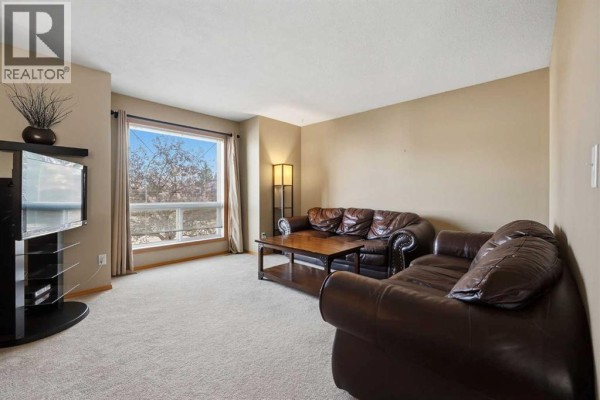 Dining room - 90 Drummond Avenue, Red Deer, AB T4R3A5 Photo 3