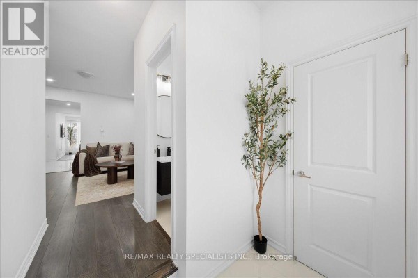 Laundry room - 90 Ferragine Crescent, Bradford West Gwillimbury, ON L3Z4K2 Photo 5
