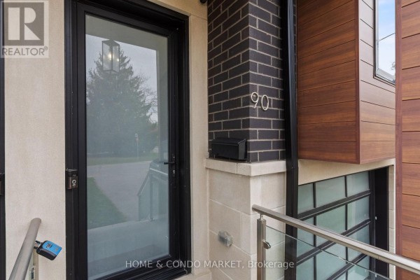 Family room - 90 Gort Avenue, Toronto, ON M8W1X4 Photo 4