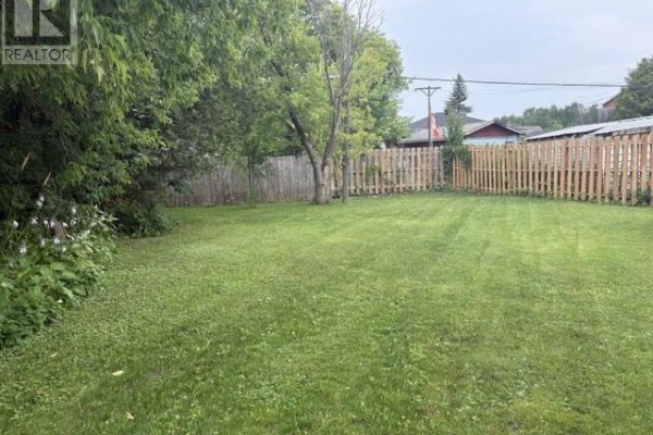 90 Henrietta Ave, Sault Ste  Marie, ON, photo 2