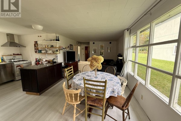 Kitchen - 90 Main Street, Prince Edward County, ON K0K3L0 Photo 3