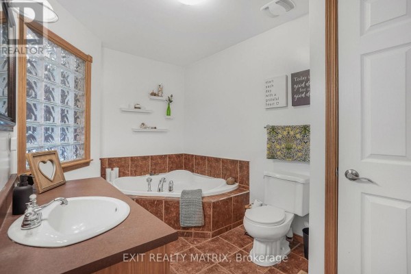 90 Richard Street, Alfred And Plantagenet, ON K0B1A0 Photo 4