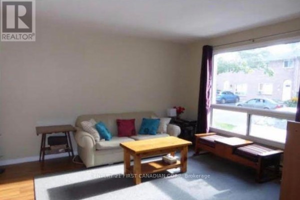 Living room - 90 Rosemund Crescent, Kingston, ON K7M6Z4 Photo 2