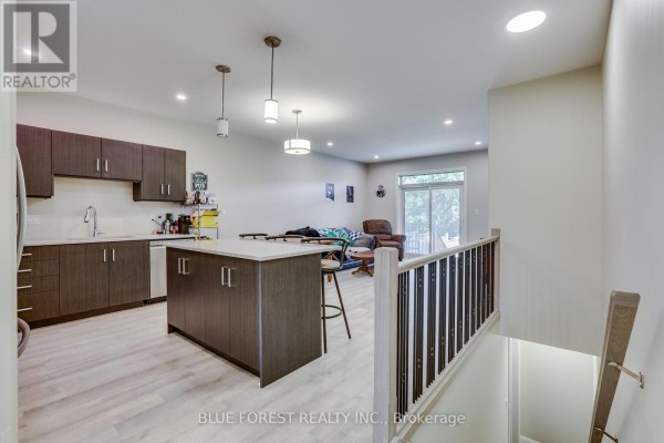Foyer - 90 Rowe Avenue, South Huron, ON N0M1S1 Photo 5