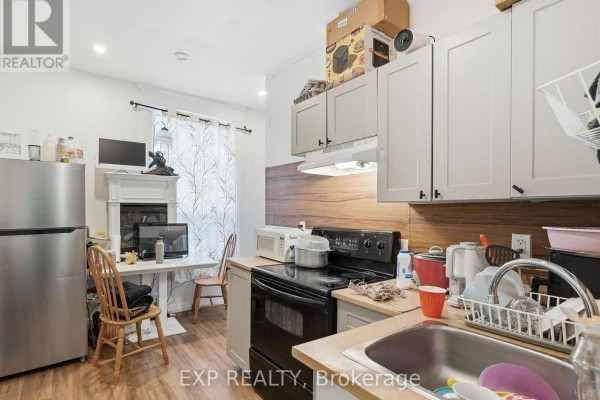 90 Sherman Avenue N, Hamilton, ON, photo 2