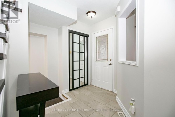 Bedroom 3 - 90 White Tail Crescent, Brampton, ON L6Y5B9 Photo 4
