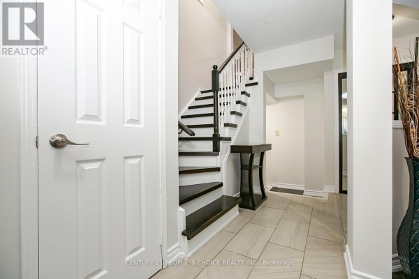 Living room - 90 White Tail Crescent, Brampton, ON L6Y5B9 Photo 5