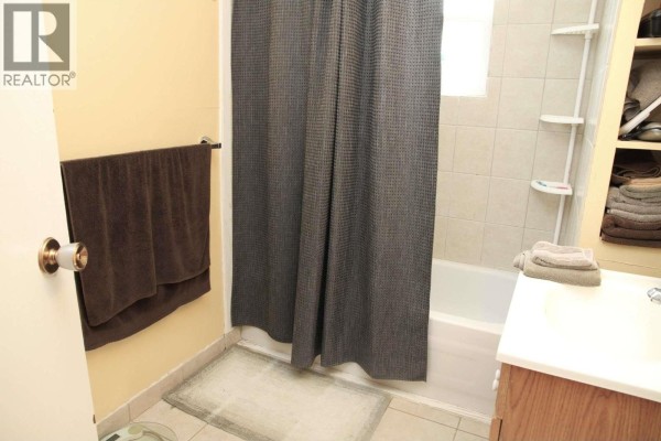 900 Cornwall Crescent, Dawson Creek, BC, photo 3
