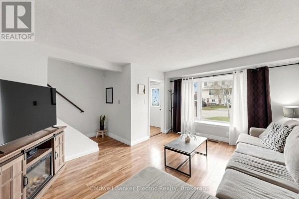 Primary Bedroom - 900 Southridge Street, Oshawa, ON L1H8A5 Photo 4