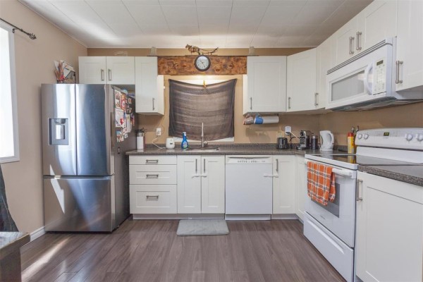 Eat in kitchen - 9005 Road 46 Road, Caliento, MB R0A2K0 Photo 4