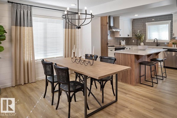 Kitchen - 9008 Gilbert Cl Nw, Edmonton, AB T5T7Z3 Photo 3