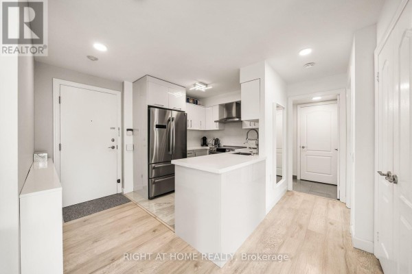 901 - 21 Hillcrest Avenue, Toronto