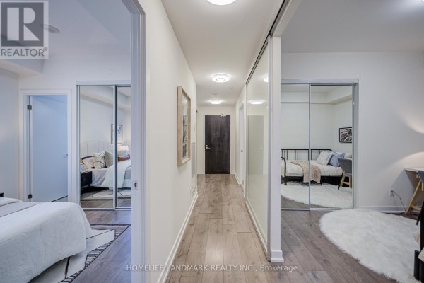 901 - 297 College Street, Toronto, ON, photo 3