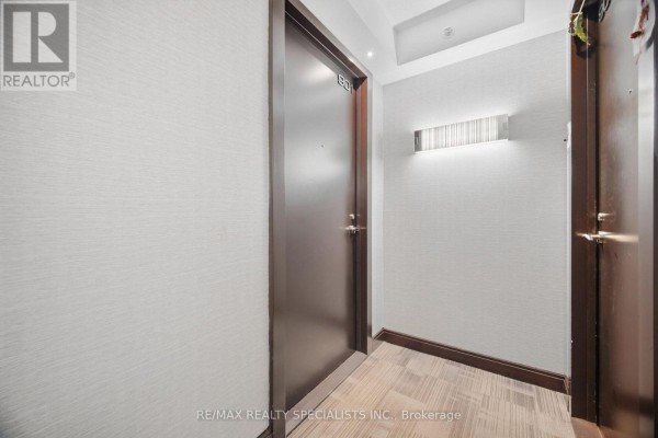 Primary Bedroom - 901 - 5 Valhalla Inn Road, Toronto, ON M9B1S9 Photo 4