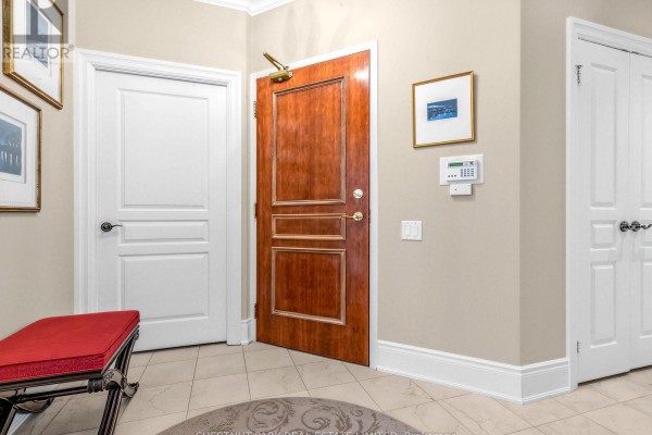 Primary Bedroom - 901 - 55 Delisle Avenue, Toronto, ON M4V1S8 Photo 4