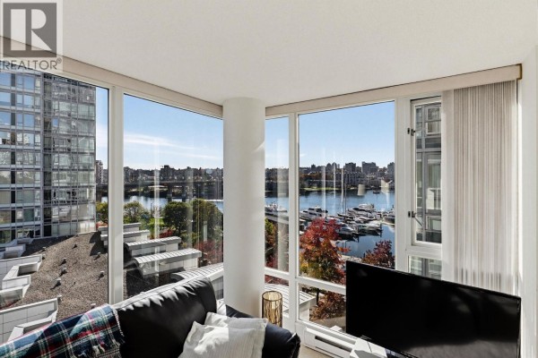 901 1067 Marinaside Crescent, Vancouver