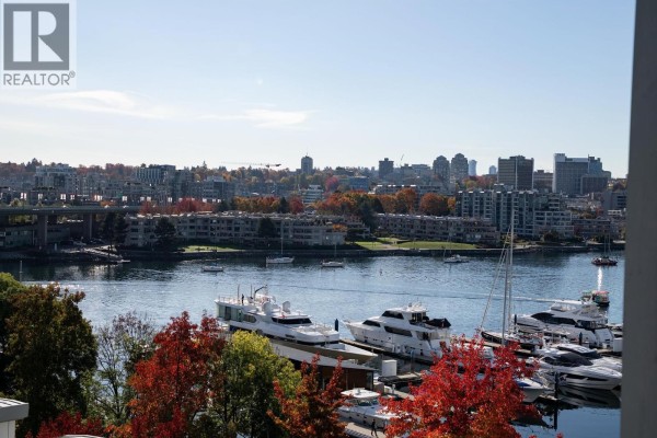 901 1067 Marinaside Crescent, Vancouver, BC V6Z3A4 Photo 2