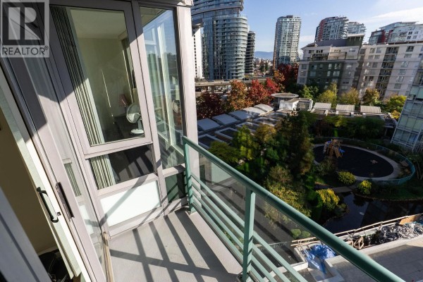901 1067 Marinaside Crescent, Vancouver, BC V6Z3A4 Photo 3