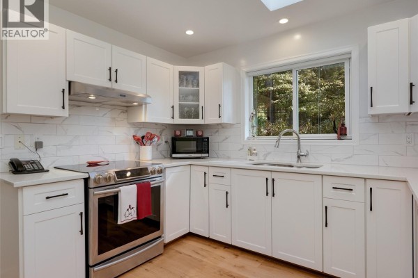 Laundry room - 901 2829 Arbutus Rd, Saanich, BC V8N5X5 Photo 5