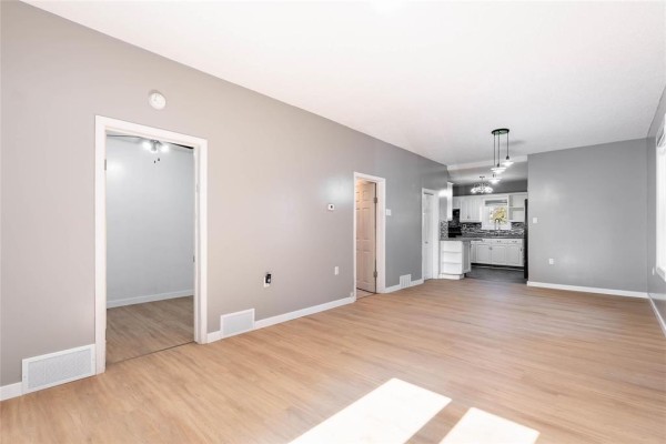 Office - 901 College Avenue, Winnipeg, MB R2X1B2 Photo 5