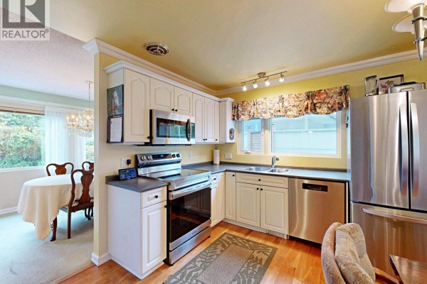 901 Dundonald Drive, Port Moody, BC, photo 2