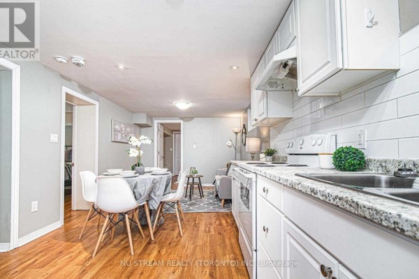 901 Lilac Terrace, Whitby, ON, photo 2