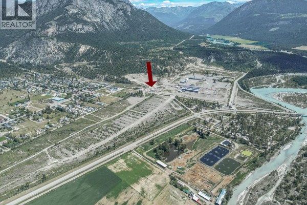 9010 Grainger Road, Canal Flats, BC V0B1B0 Photo 2
