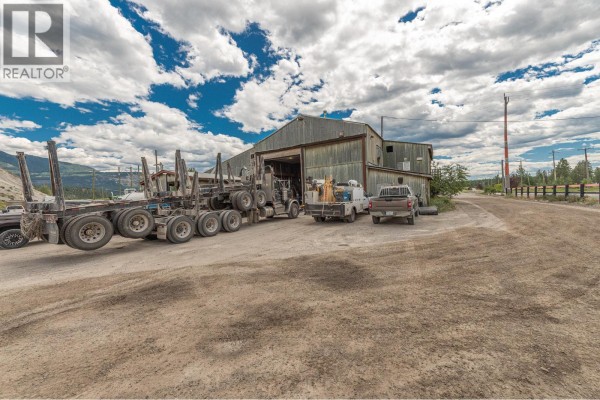9010 Grainger Road, Canal Flats, BC V0B1B0 Photo 3