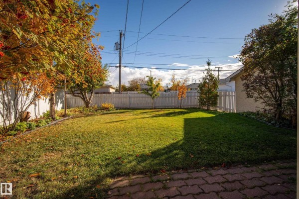 Primary Bedroom - 9011 157 St Nw, Edmonton, AB T5R2A6 Photo 5