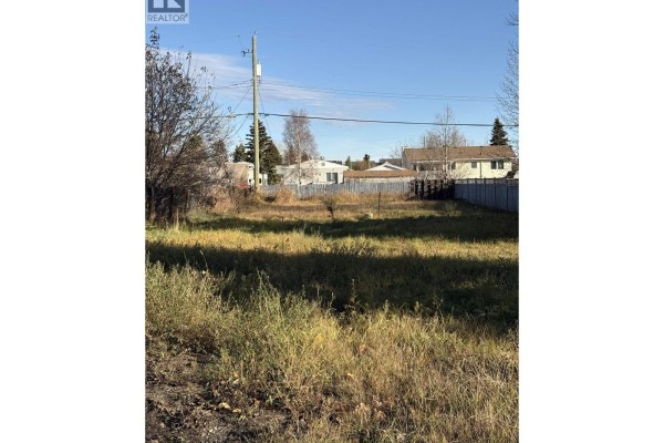 9011 77 Street, Fort St  John, BC V1J3A5 Photo 3