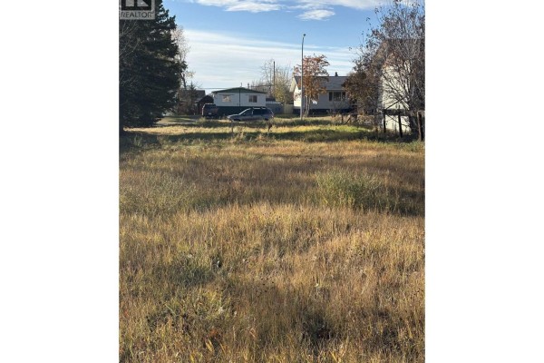 9011 77 Street, Fort St  John, BC V1J3A5 Photo 4