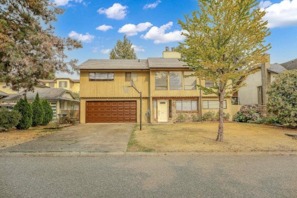 9012 145a Street, Surrey, BC V3R7Y4 Photo 2
