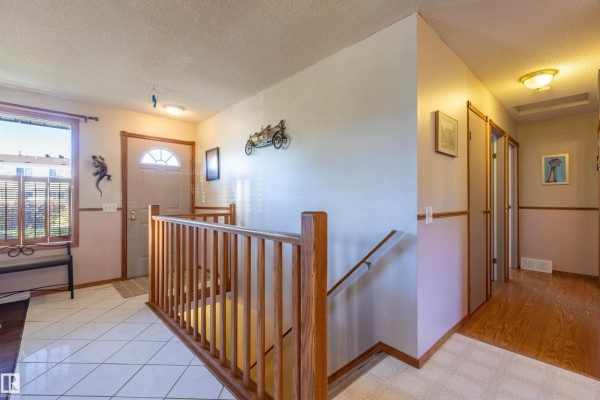 Primary Bedroom - 9012 99, Morinville, AB T8R1K4 Photo 4