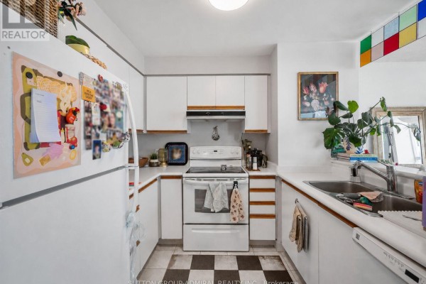 Kitchen - 902 - 150 Dunlop Street E, Barrie, ON L4M6H1 Photo 2