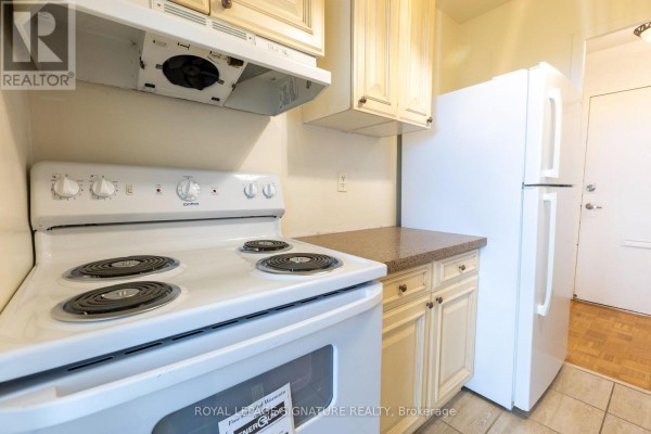 Bathroom - 902 - 161 Oakwood Avenue, Toronto, ON M6E2V2 Photo 5