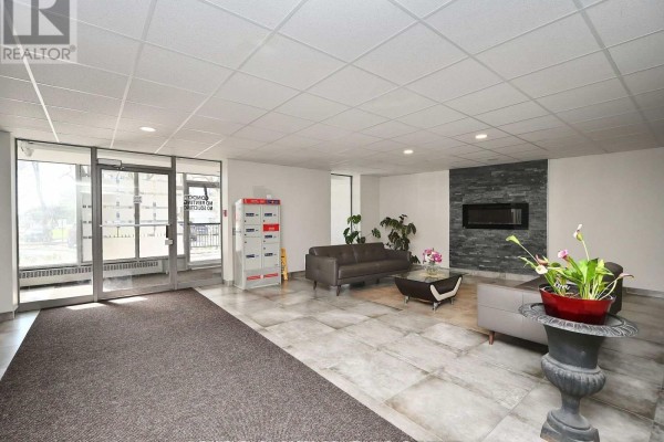 Kitchen - 902 - 3065 Queen Frederica Drive, Mississauga, ON L4Y3A3 Photo 3