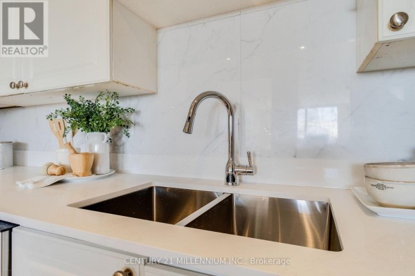 Kitchen - 902 - 4450 Tucana Court, Mississauga, ON L5R3R4 Photo 3